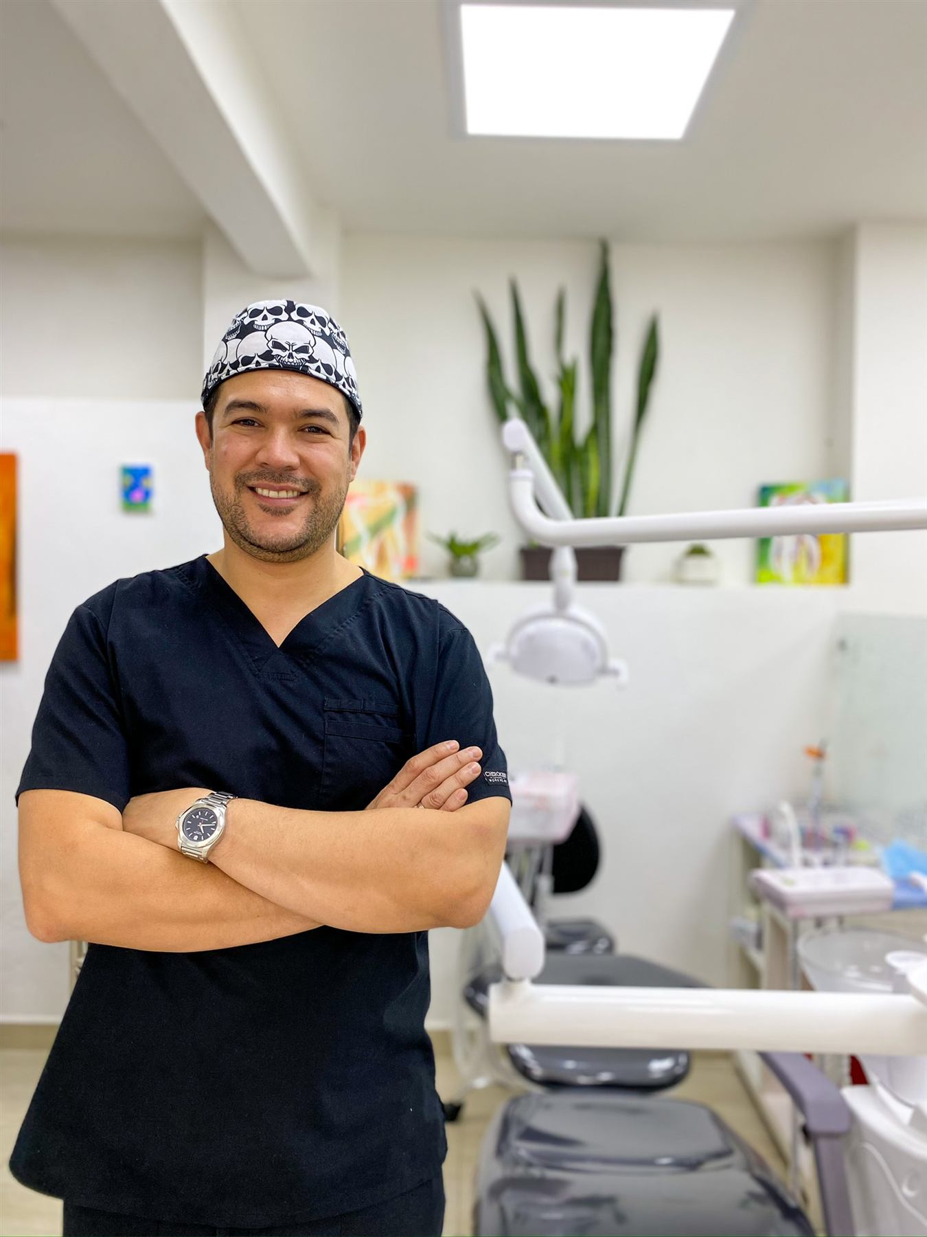 Dr. Billy Londoño en el consultorio